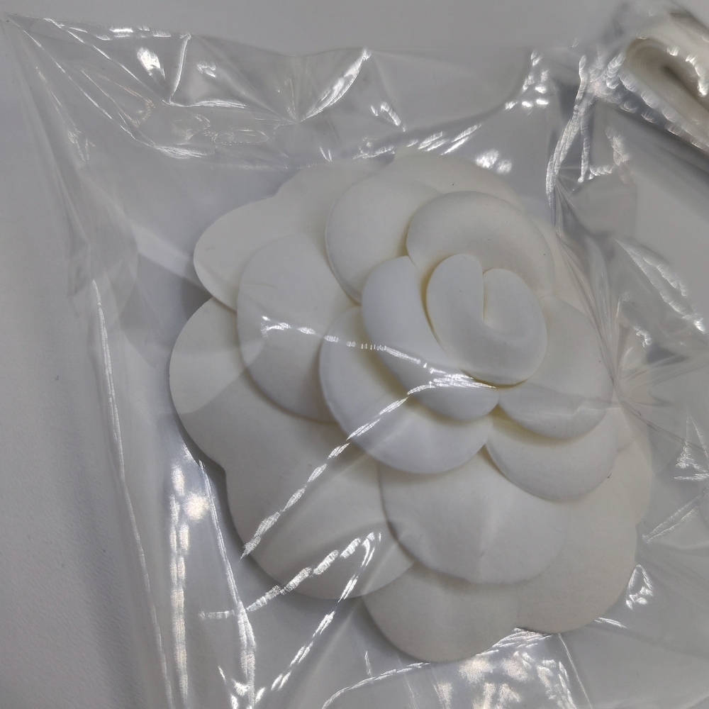 CHANEL Camellias Ribbon 4yd & CC Seal Stickers Set | Authentic Gift Packaging - Picture 5 of 5